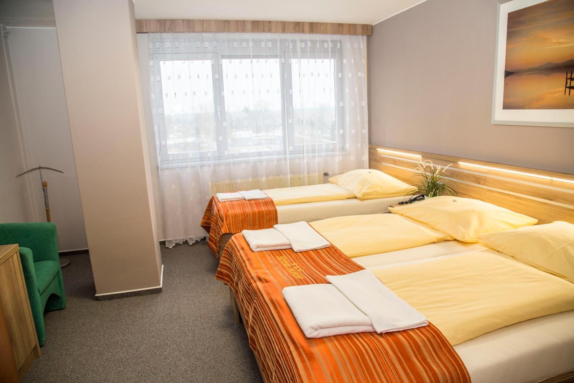 Hotel Panon Hodonin Ngoại thất bức ảnh