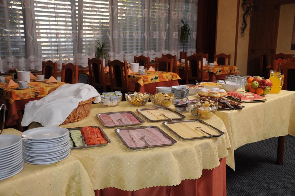 Hotel Panon Hodonin Ngoại thất bức ảnh