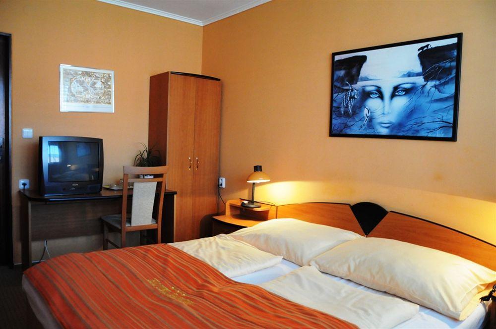 Hotel Panon Hodonin Ngoại thất bức ảnh