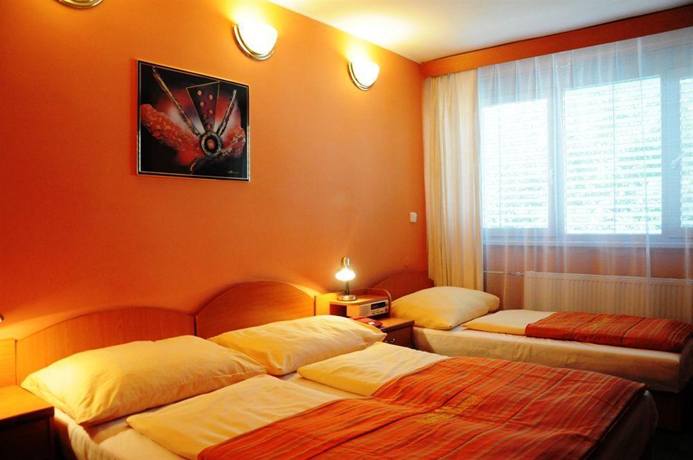 Hotel Panon Hodonin Ngoại thất bức ảnh