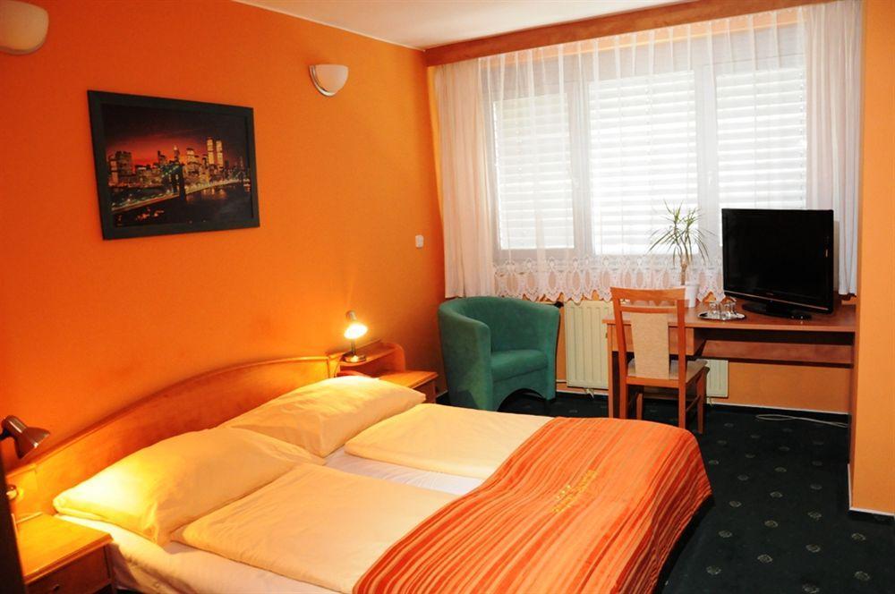 Hotel Panon Hodonin Ngoại thất bức ảnh