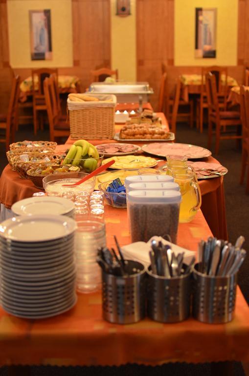 Hotel Panon Hodonin Ngoại thất bức ảnh