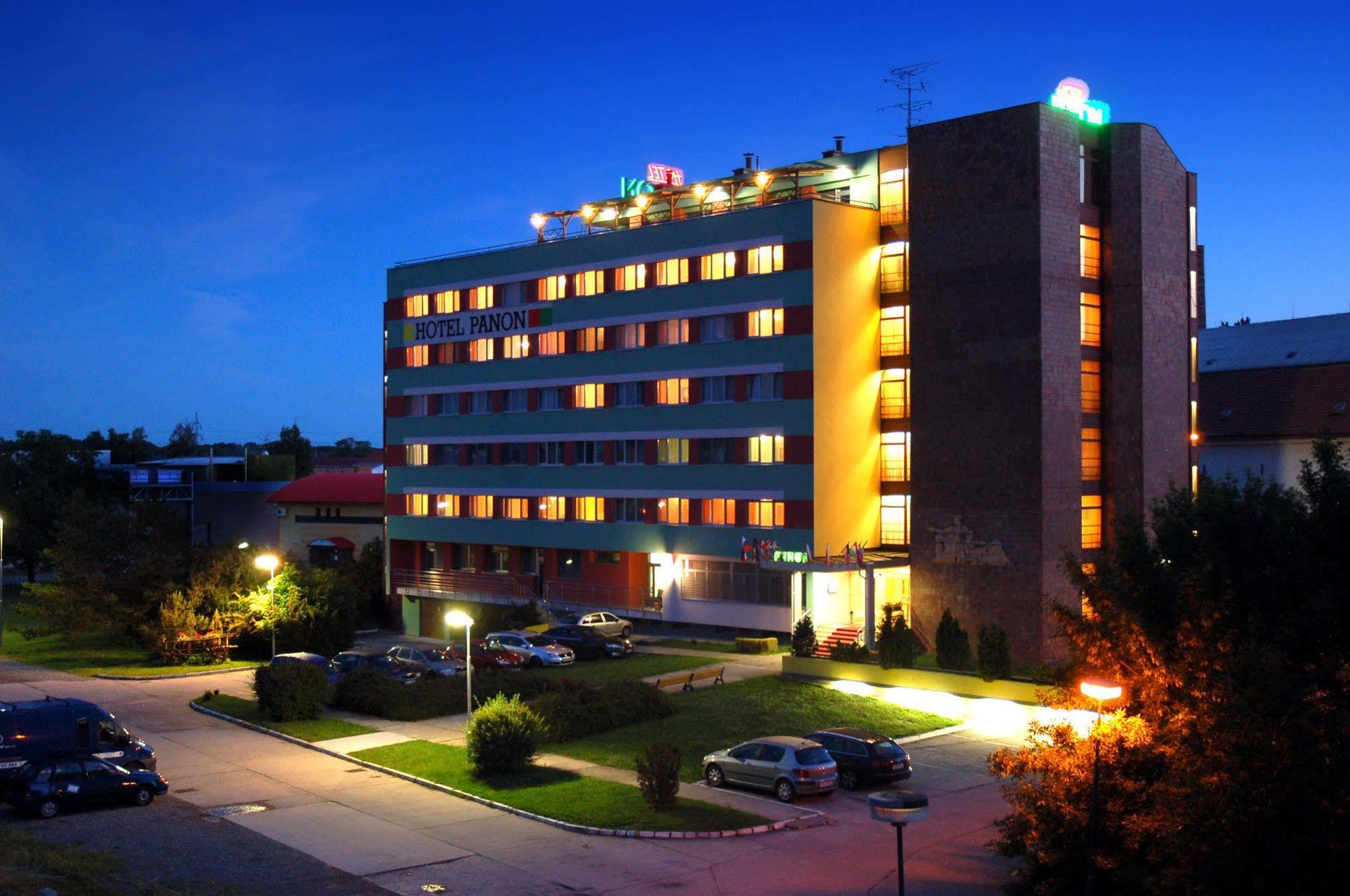 Hotel Panon Hodonin Ngoại thất bức ảnh
