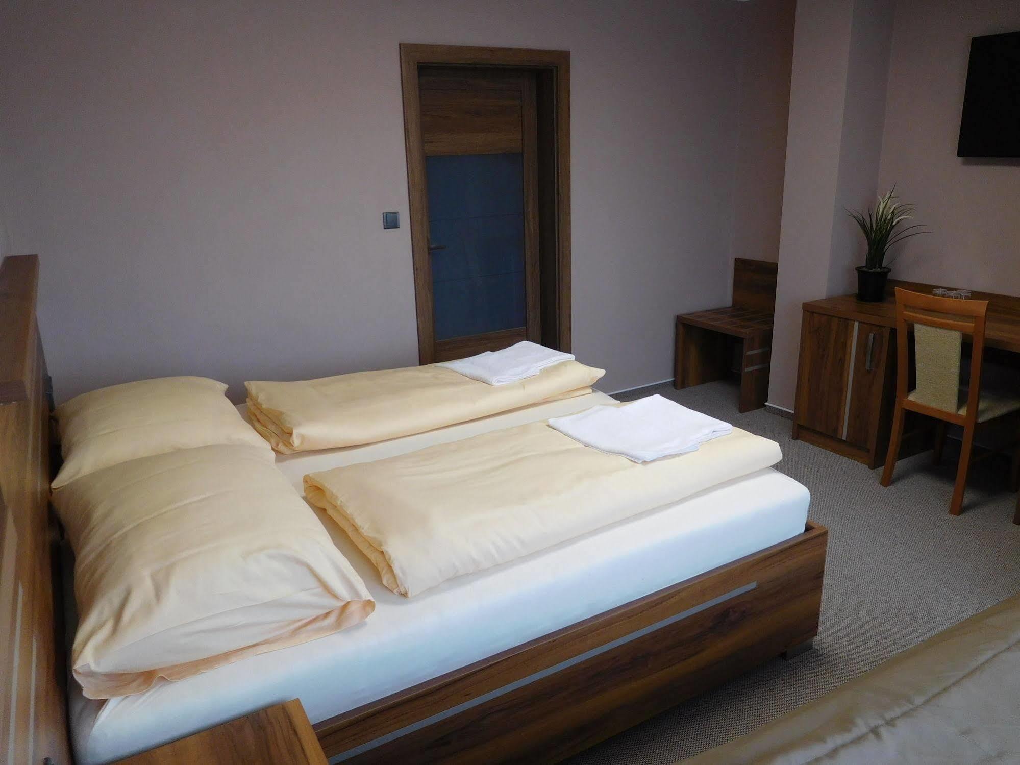 Hotel Panon Hodonin Ngoại thất bức ảnh