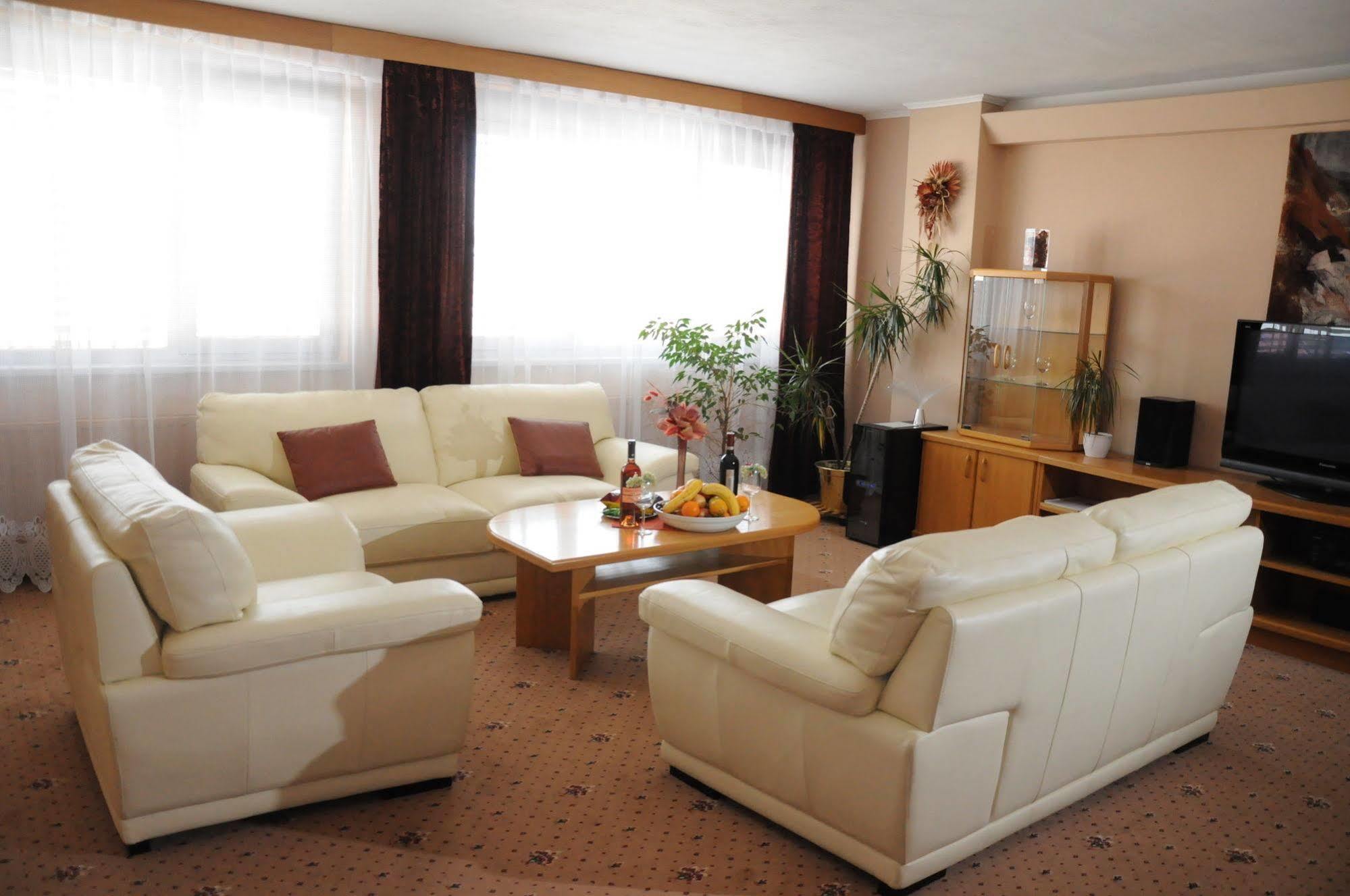Hotel Panon Hodonin Ngoại thất bức ảnh