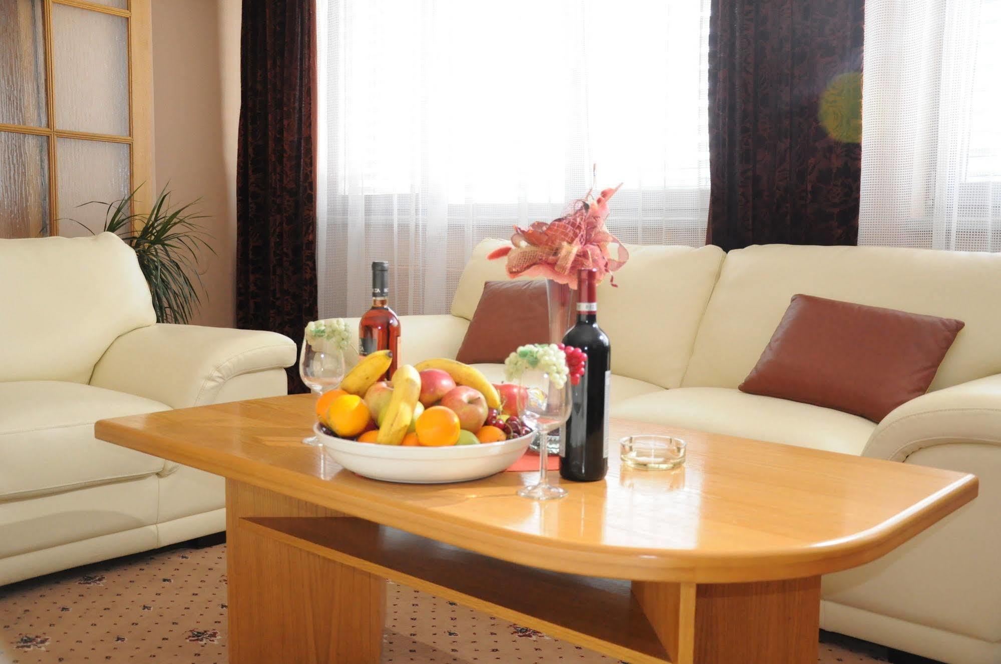 Hotel Panon Hodonin Ngoại thất bức ảnh