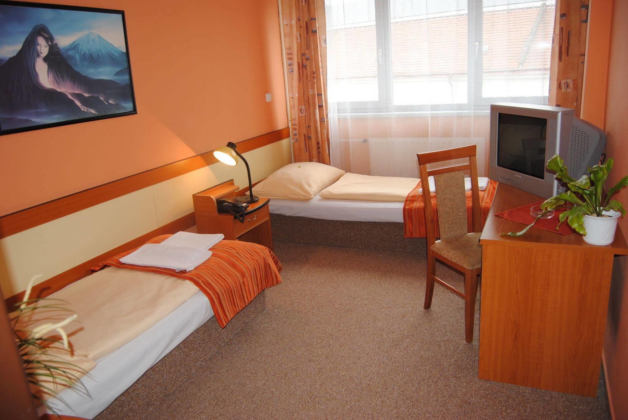 Hotel Panon Hodonin Ngoại thất bức ảnh