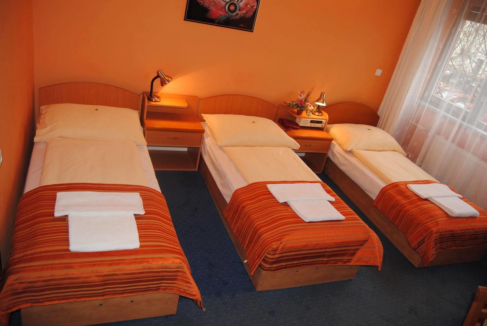 Hotel Panon Hodonin Ngoại thất bức ảnh