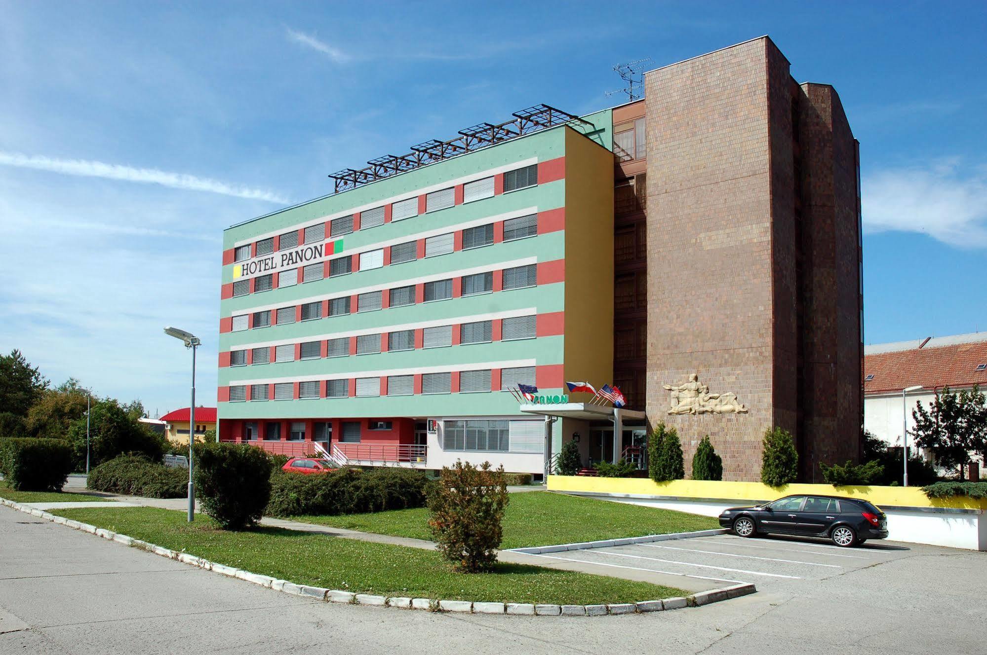 Hotel Panon Hodonin Ngoại thất bức ảnh