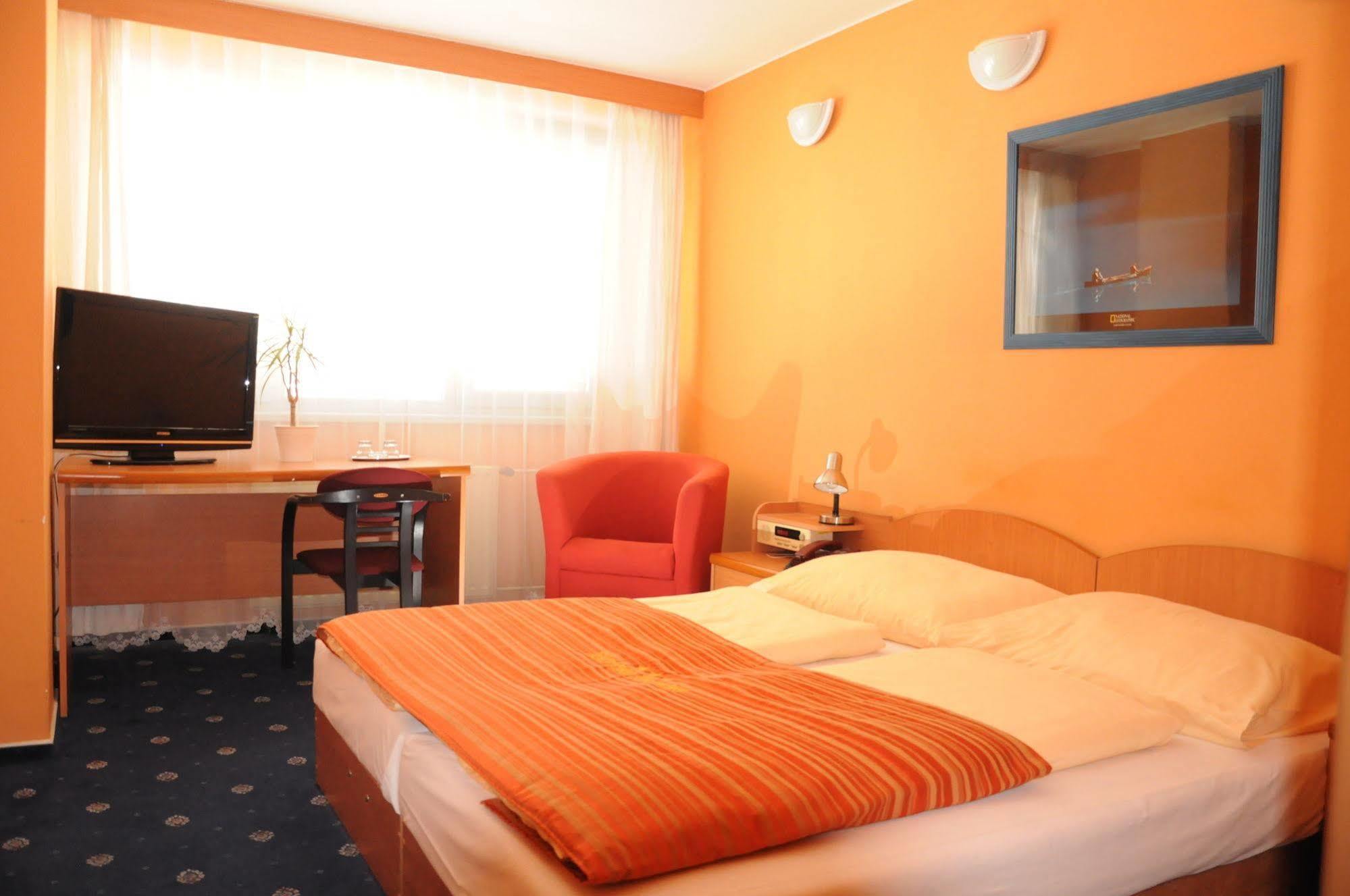 Hotel Panon Hodonin Ngoại thất bức ảnh