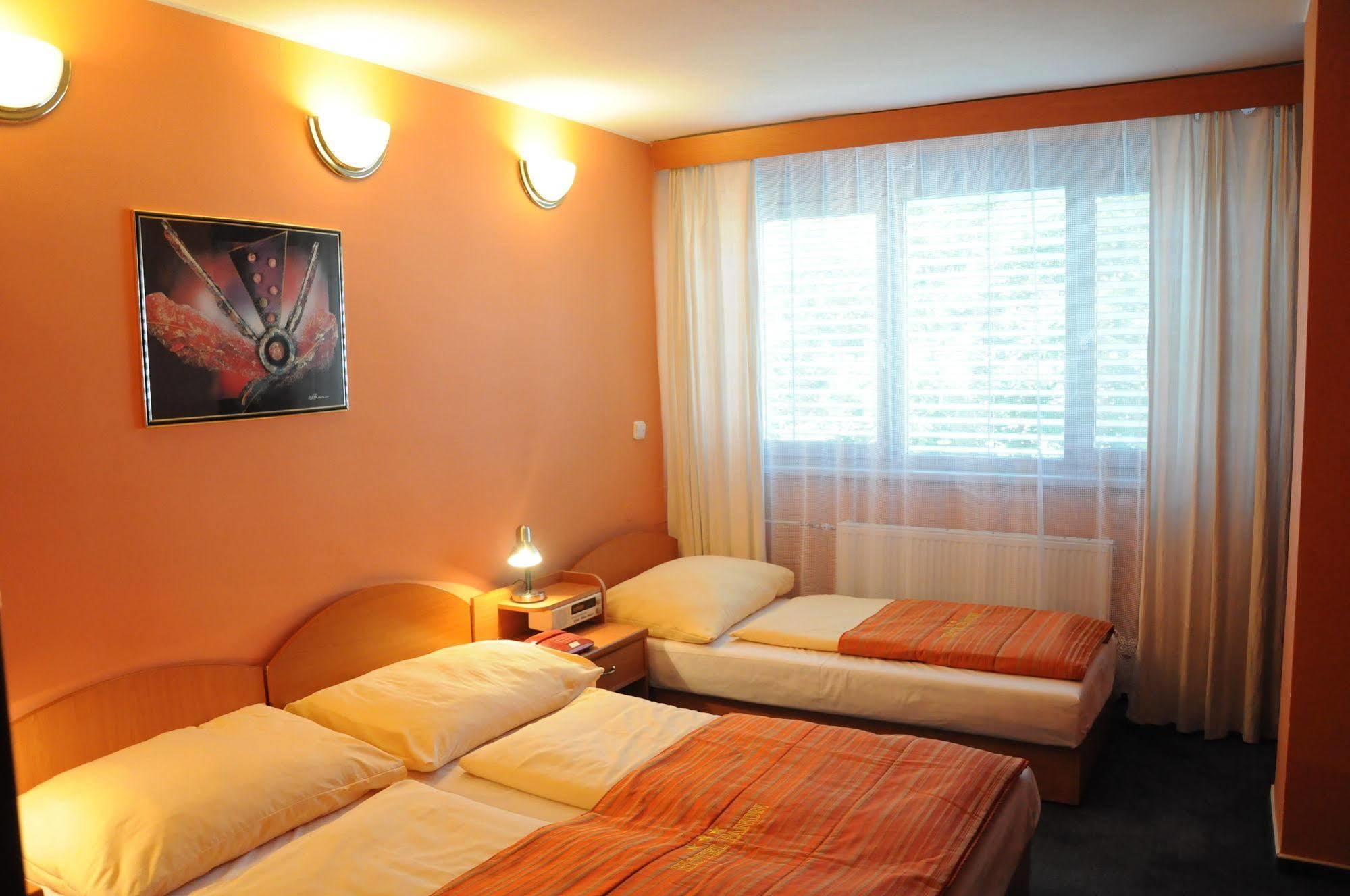 Hotel Panon Hodonin Ngoại thất bức ảnh