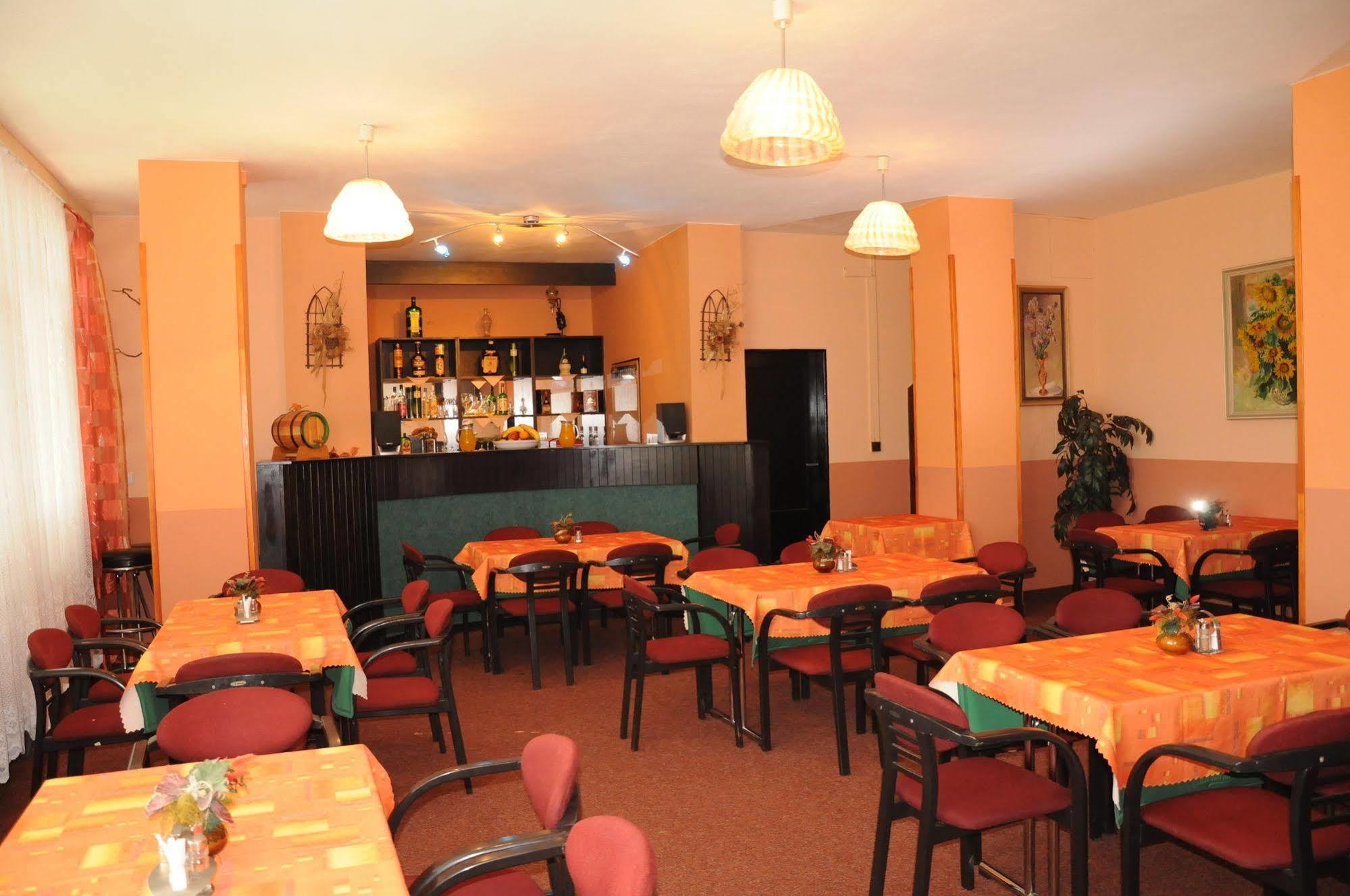 Hotel Panon Hodonin Ngoại thất bức ảnh